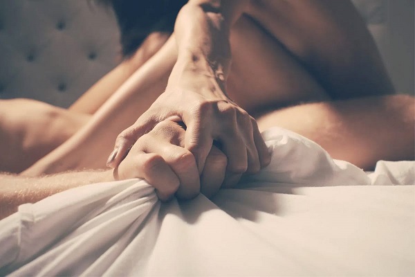 Blowjob là gì? Cách BJ làm chàng phê khoái theo 4 bước