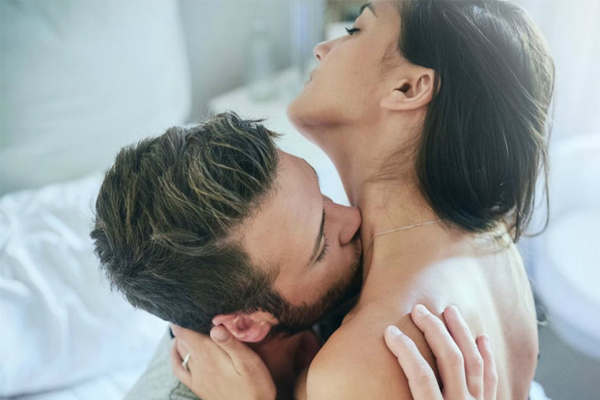 Cách đá lưỡi hay khơi gợi hưng phấn, kích thích bạn tình!