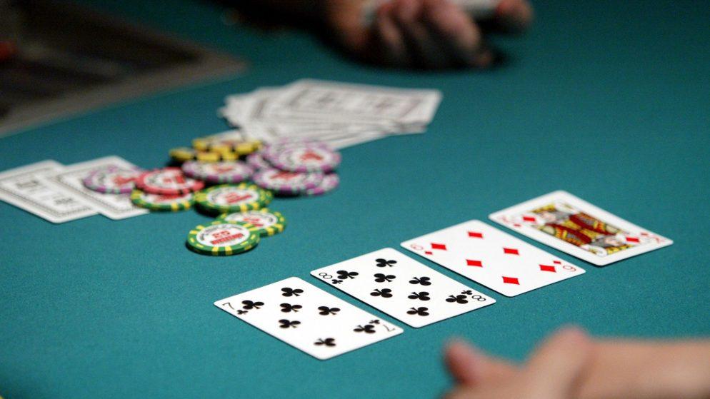Hướng dẫn đơn giản để phân biệt Poker với Poker mà bạn cần biết