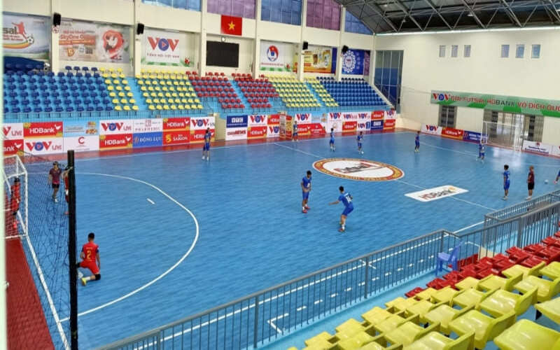 Sự khác biệt giữa bóng đá truyền thống và futsal là gì?