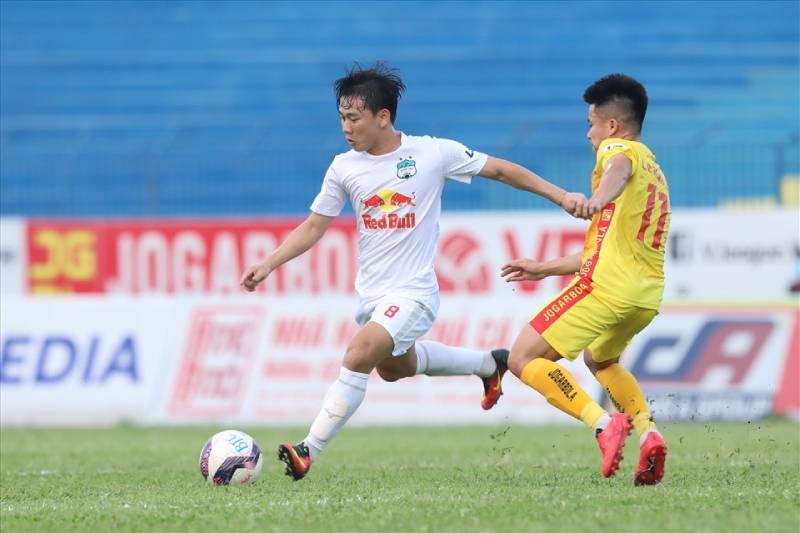 Cầu Thủ Minh Vương – Tiền Vệ Tài Hoa & Kẻ Chinh Phục Thầm Lặng
