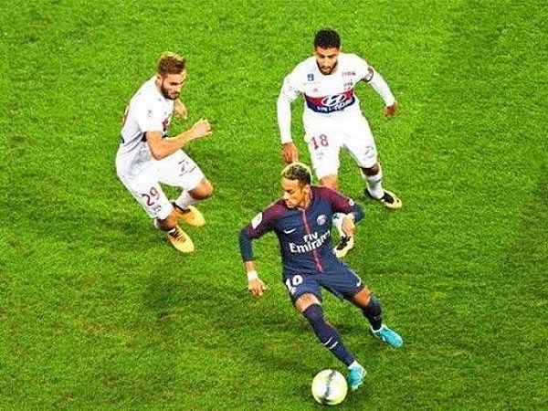 Kỹ thuật chuyền bóng: Bí quyết thành công như Messi và Ronaldo - Sporting Lisbon Việt Nam