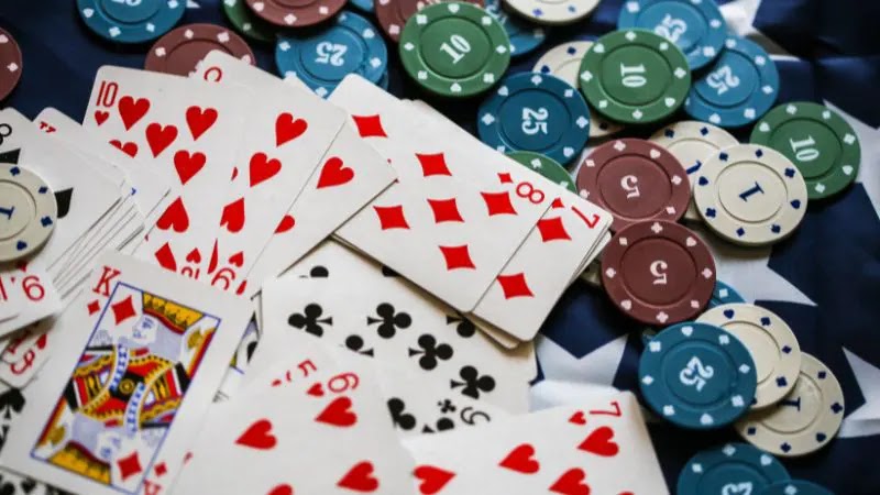 Cách phân loại người chơi poker theo số lượng ván bài và hành động đặt cược