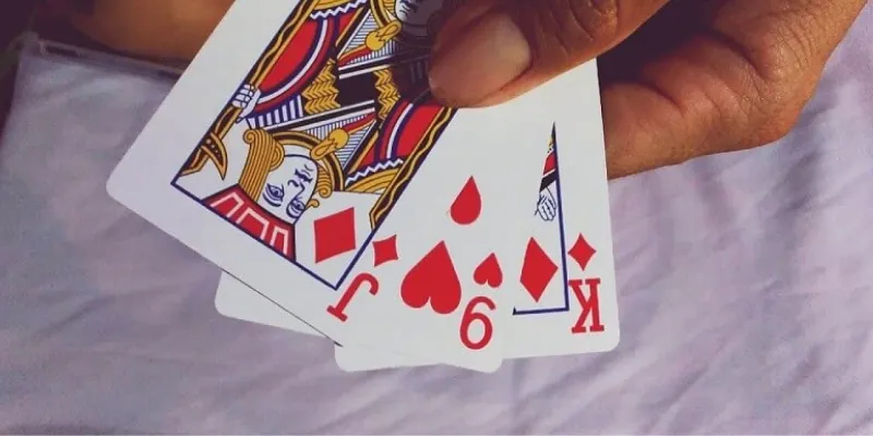 Vì sao việc nhớ bài khi chơi phỏm lại quan trọng