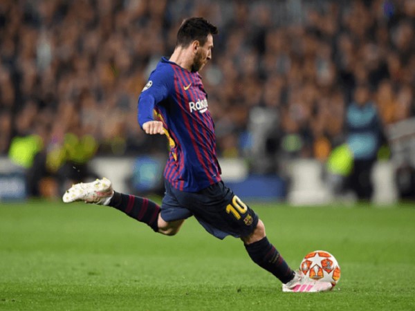 Cách khóa cổ chân sút bóng: Mạnh nhất tối ưu lực