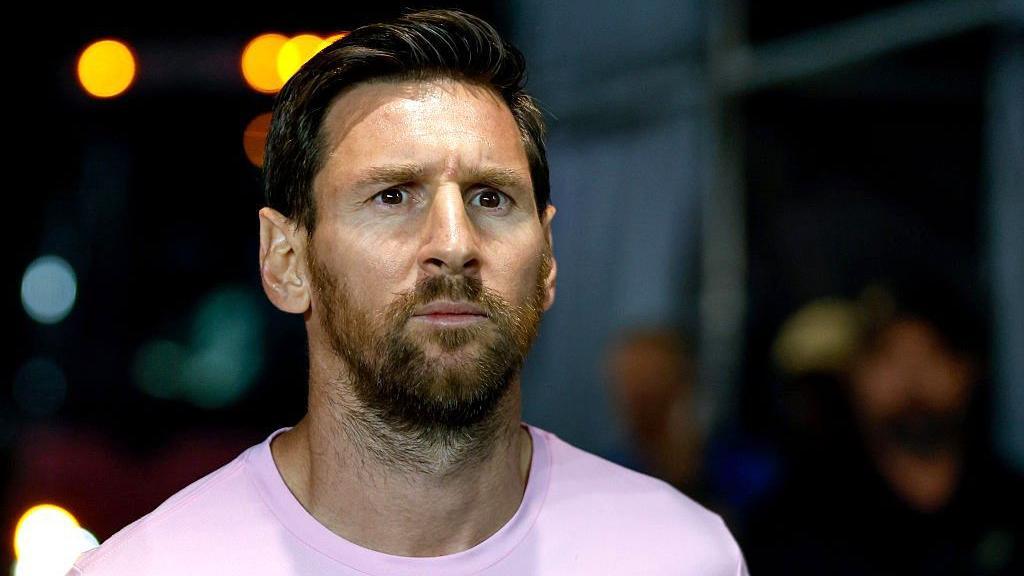 Lionel Messi: Barcelona return unrealistic - president Joan Laporta - BBC  Sport
