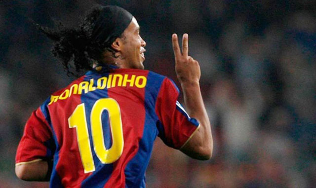 Số Áo Của Ronaldinho Là Gì? Bí Ẩn Chiếc Áo Số 10 Vĩ Đại