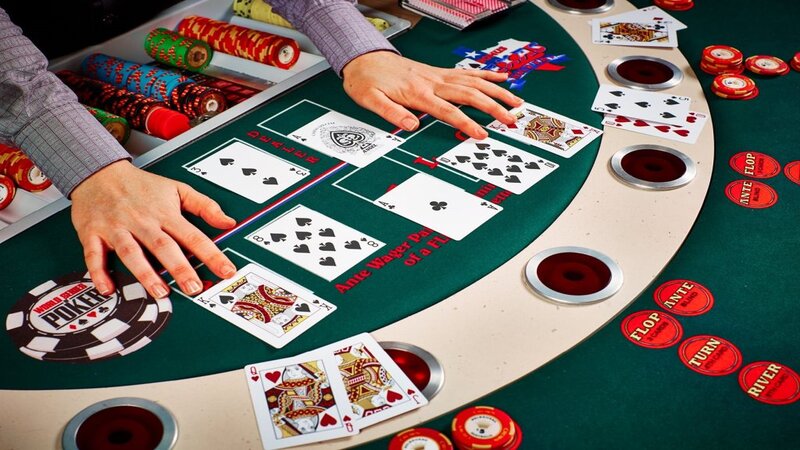 Texas Hold 'em Poker: Khám phá quy tắc, chiến thuật thực chiến 2 Texas Hold 'em Poker: Khám phá quy tắc, chiến thuật thực chiến