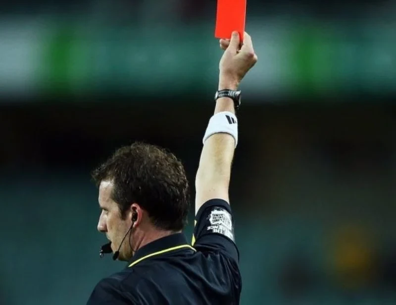 Khái niệm thẻ đỏ là gì?