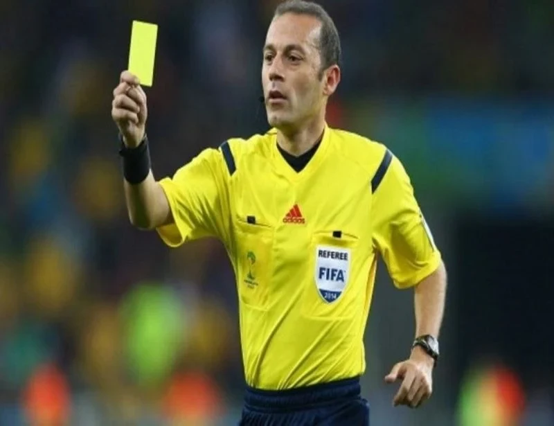 Ý nghĩa của thẻ vàng trong bóng đá là gì?