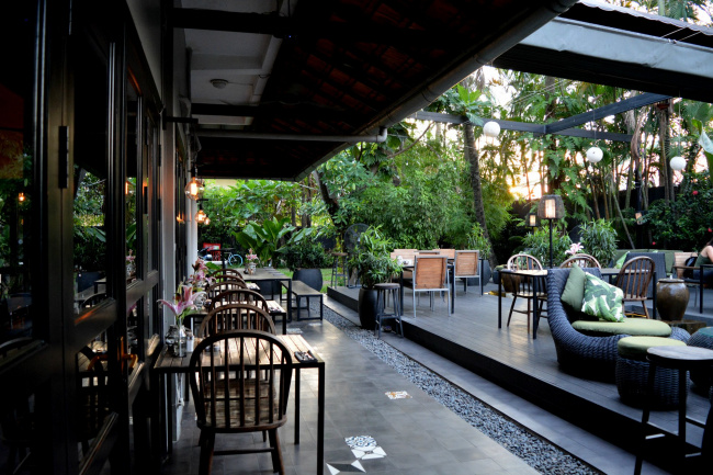 MAD House cafe sân vườn Thảo Điền