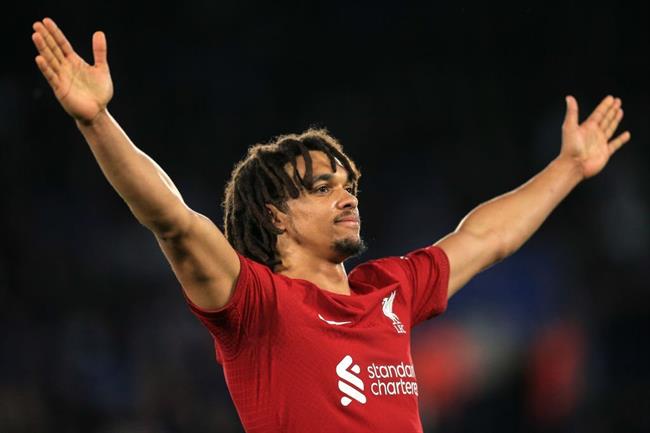 Wing-back là gì? Tìm hiểu về khái niệm hậu vệ công biên