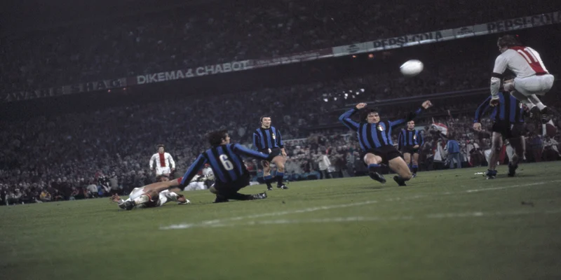 Nét đẹp của bóng đá nghệ thuật phòng ngự