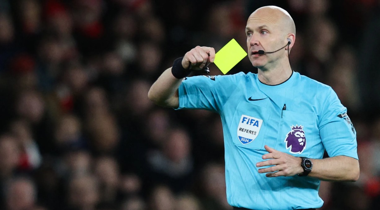 Thẻ vàng là gì? Bao nhiêu thẻ sẽ bị truất quyền thi đấu?