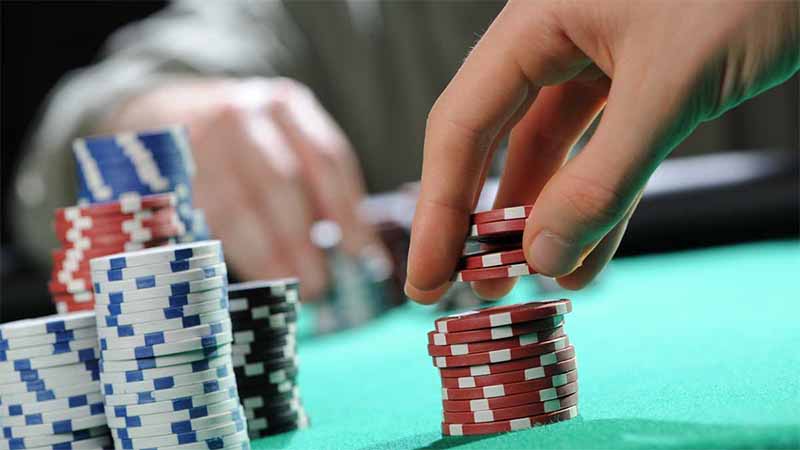Toán học và giá trị kỳ vọng EV khi thực hiện straddle trong poker