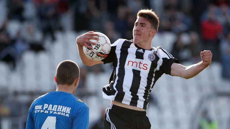 Cầu thủ Dusan Vlahovic để lại dấu ấn ngay khi chơi bóng tại quê hương mình Cầu thủ Dusan Vlahovic - Chẳng thể đáp ứng được kỳ vọng